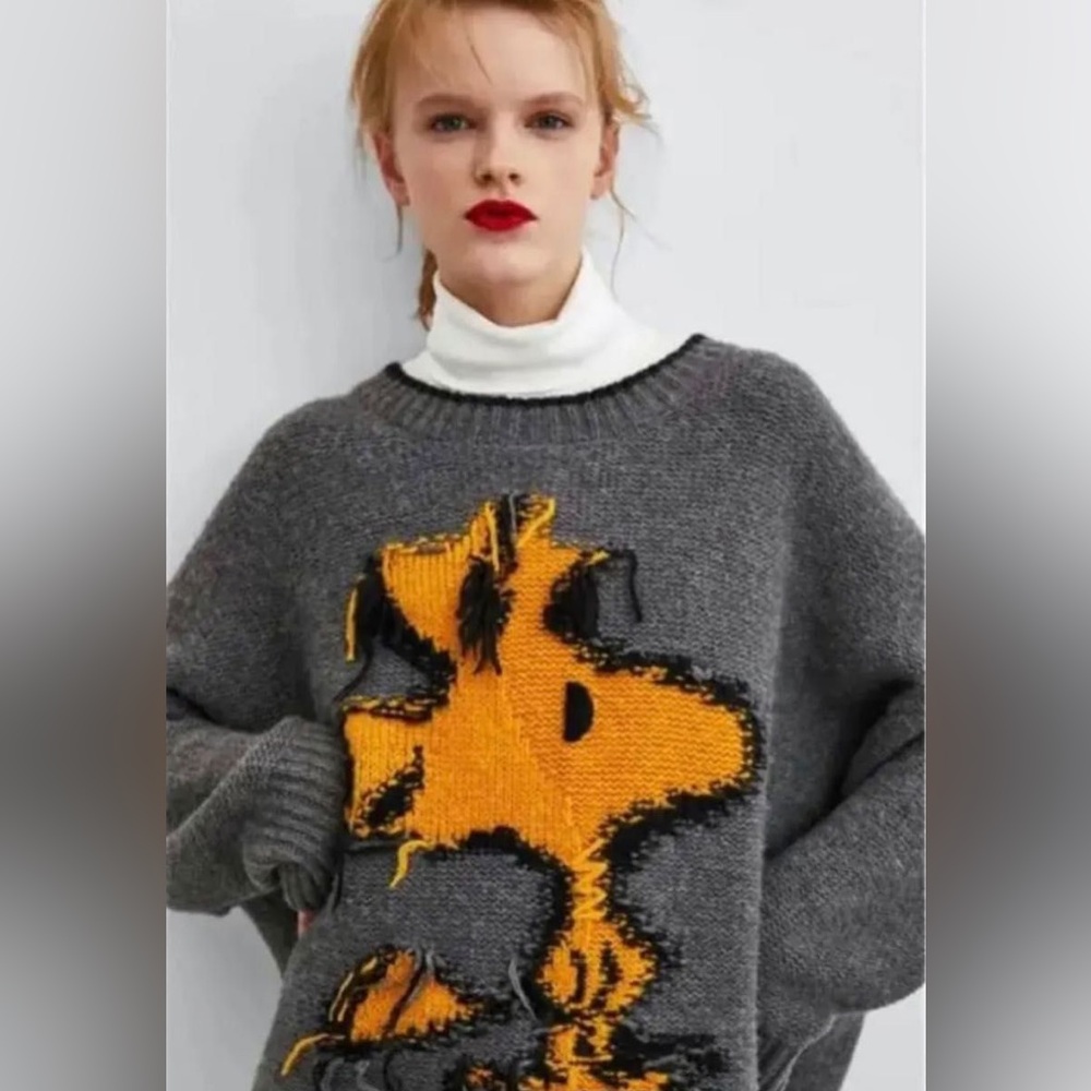 NWOT RARE ZARA Peanuts Gray Knit Sweater with Yellow Graphic